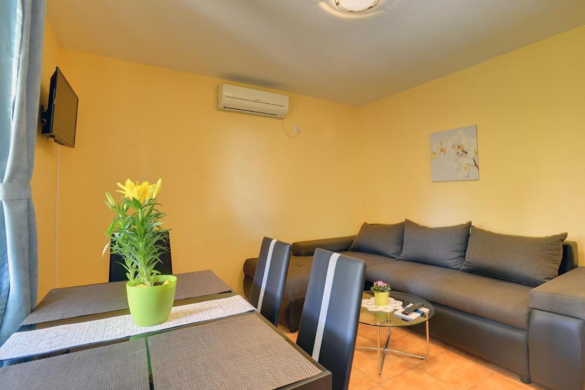 Apartments Puntica Лижнян Экстерьер фото